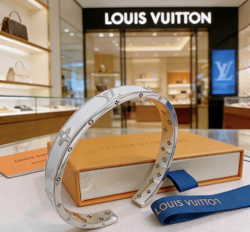LV Bracelet 02yxs64 (3)