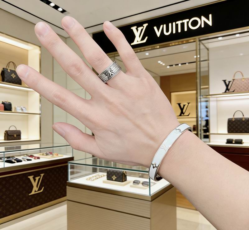 LV Bracelet 02yxs64 (4)