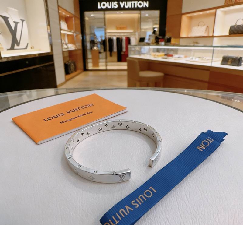 LV Bracelet 02yxs64 (5)