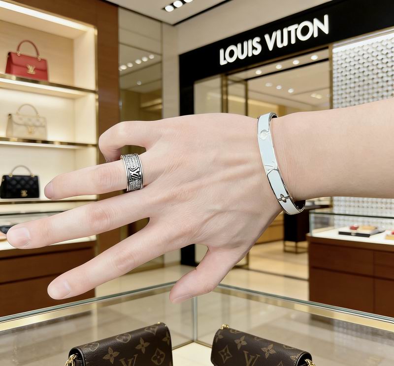 LV Bracelet 02yxs64 (7)