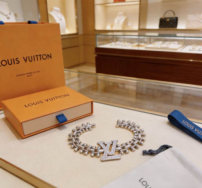 LV Bracelet 02yxs66 (4)