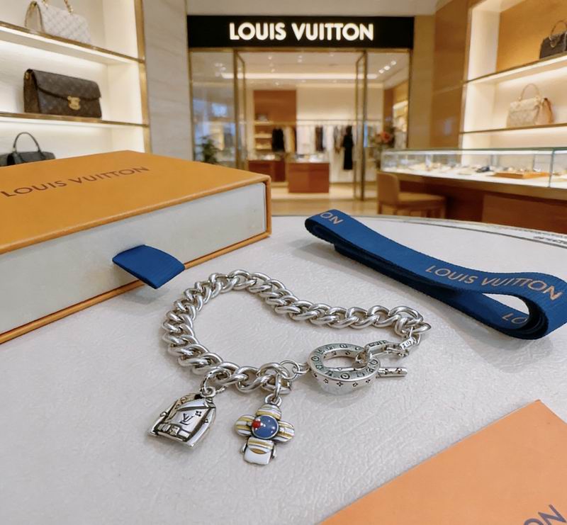 LV Bracelet 02yxs67 (3)