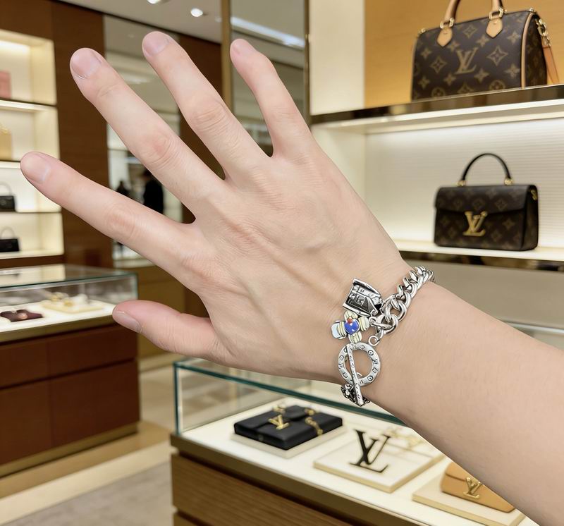 LV Bracelet 02yxs67 (4)