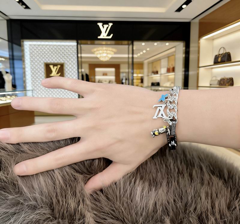 LV Bracelet 02yxs68 (2)