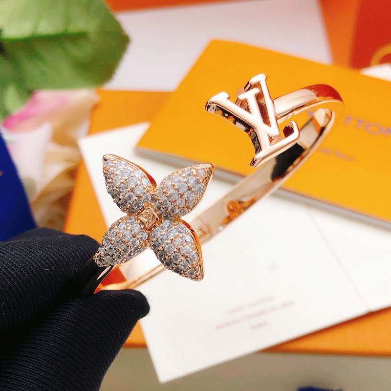 LV Bracelet 02yxs69 (14)