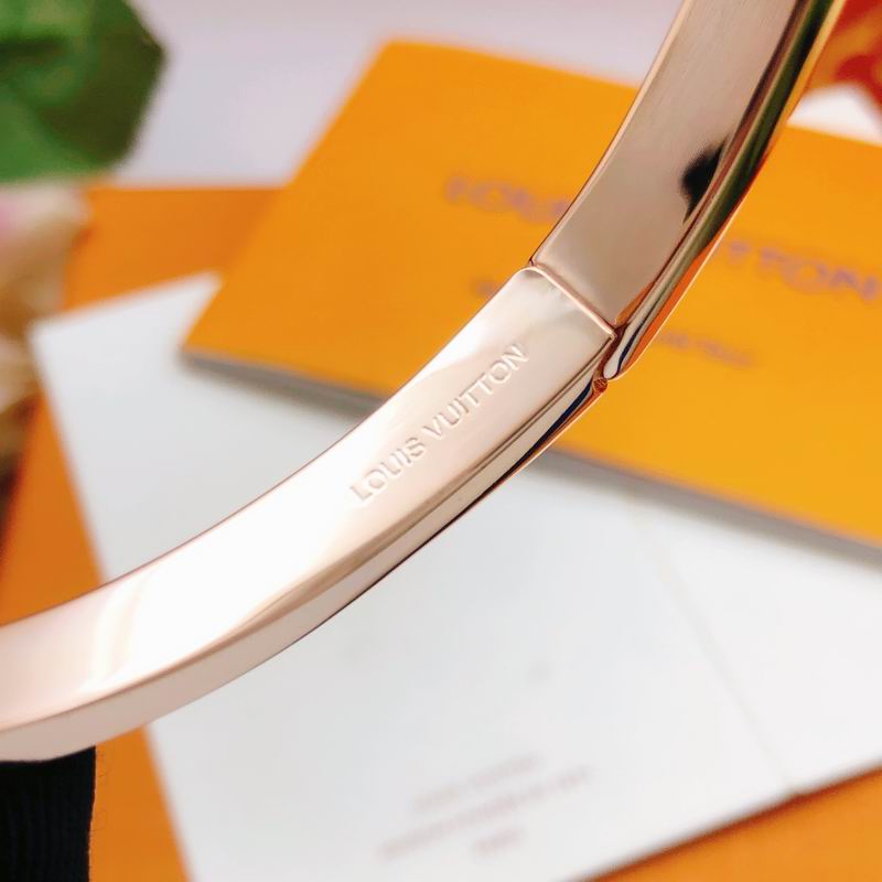 LV Bracelet 02yxs69 (15)