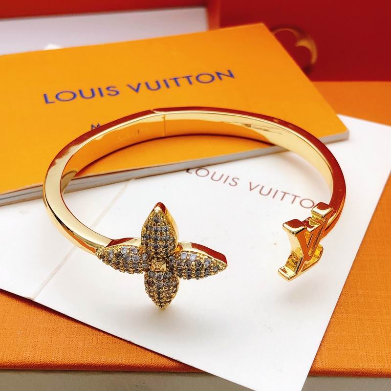 LV Bracelet 02yxs69 (2)