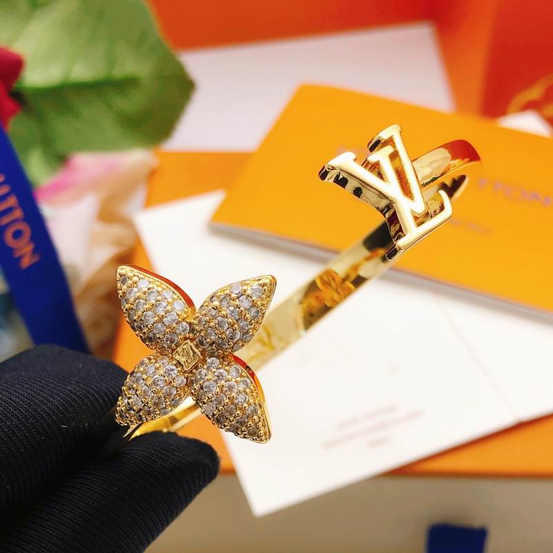 LV Bracelet 02yxs69 (4)