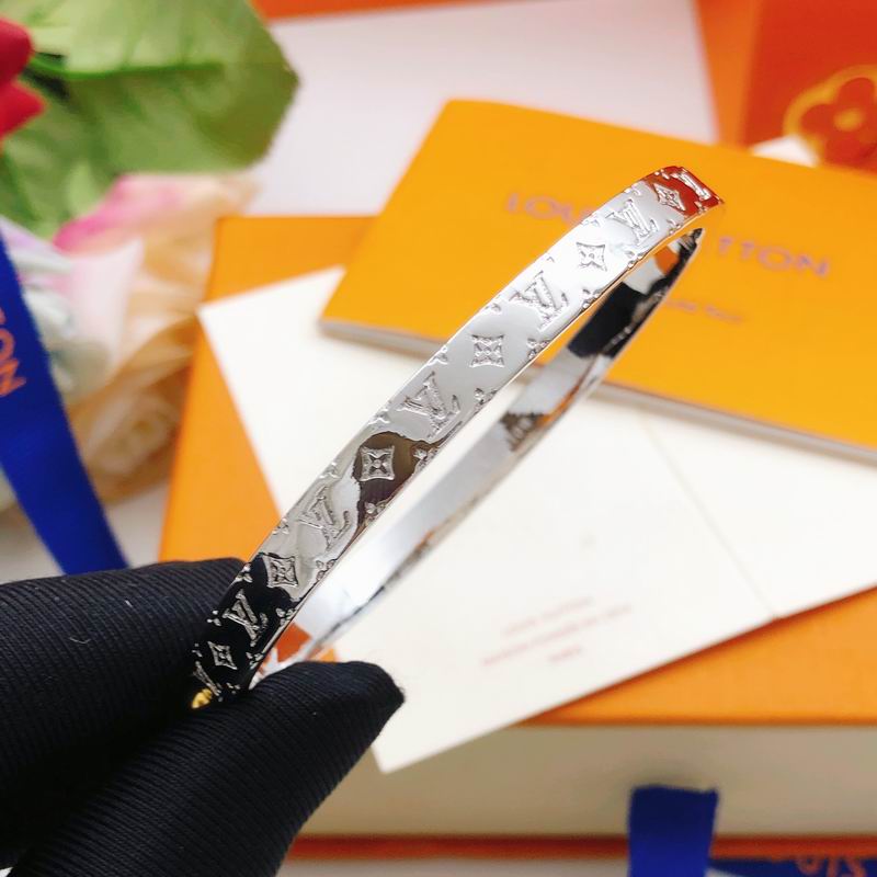 LV Bracelet 02yxs70 (2)