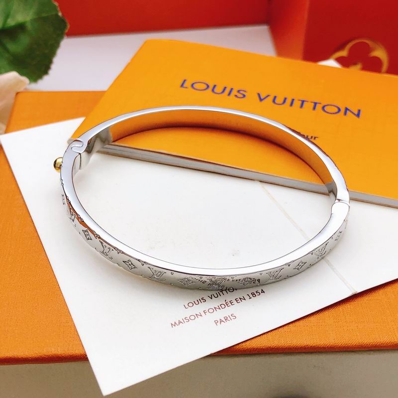 LV Bracelet 02yxs70 (3)