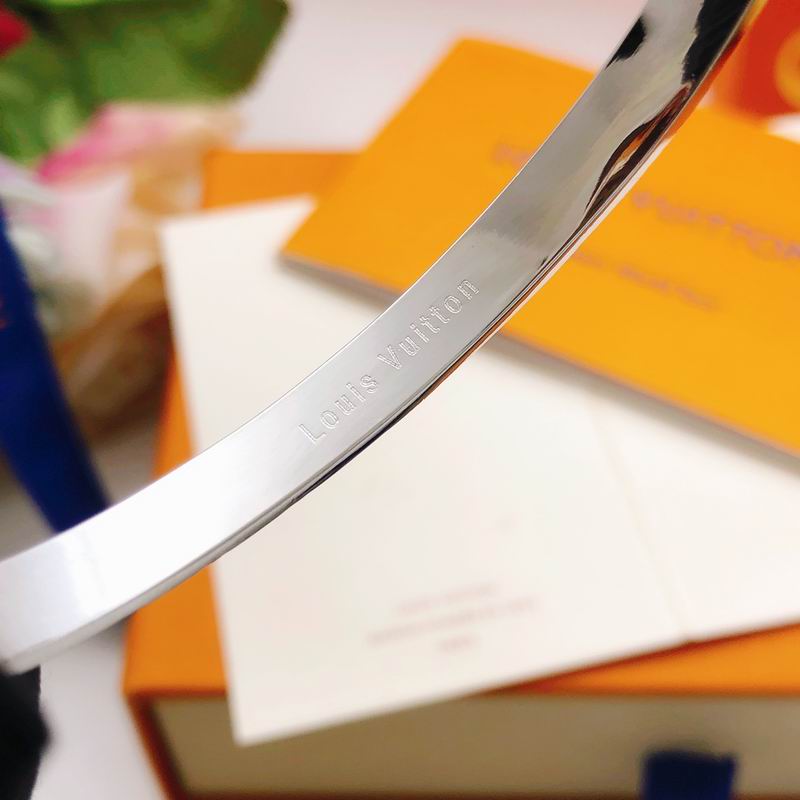 LV Bracelet 02yxs70 (4)