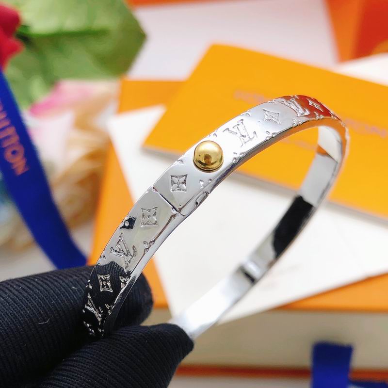 LV Bracelet 02yxs70 (7)