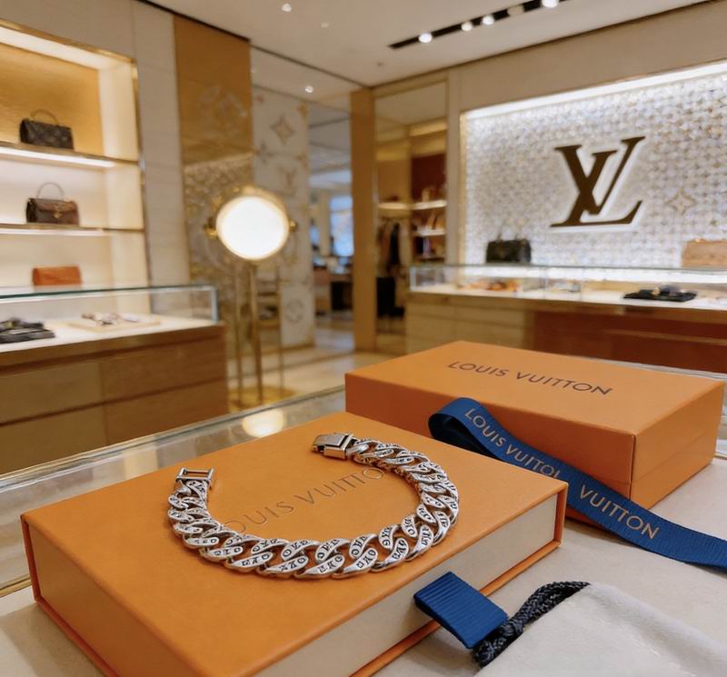 LV Bracelet 02yxs72 (1)