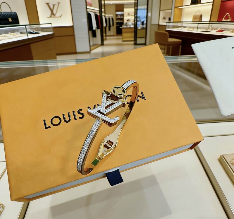 LV Bracelet 02yxs75 (2)