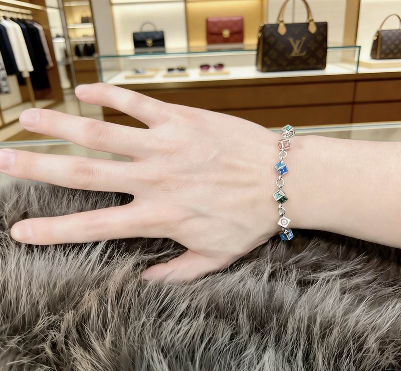 LV Bracelet 02yxs76 (2)