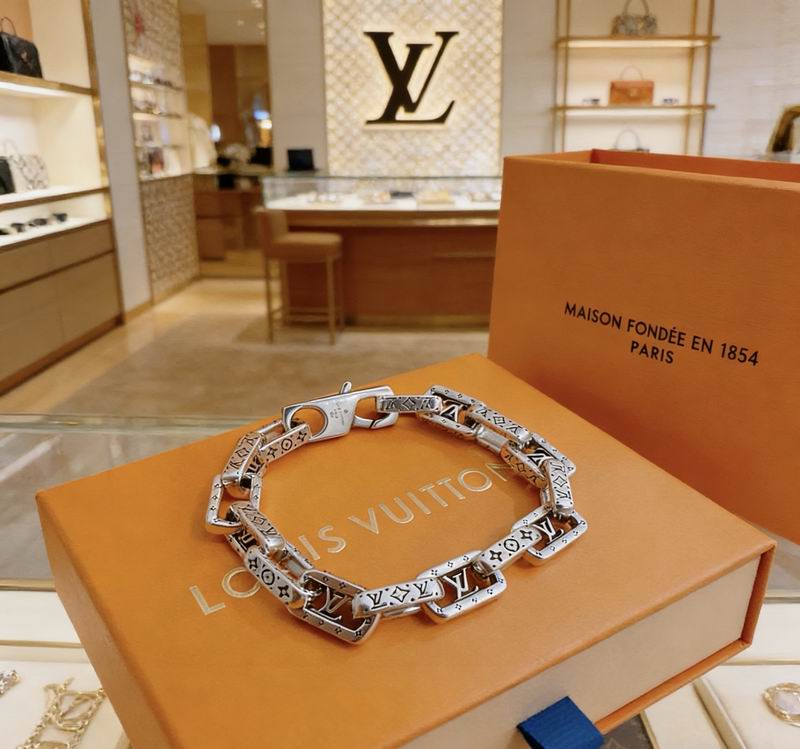 LV Bracelet 02yxs78 (2)