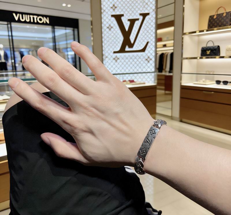 LV Bracelet 02yxs79 (7)