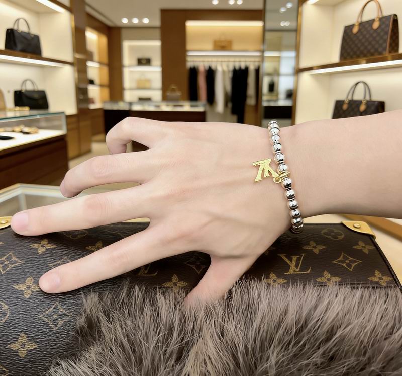 LV Bracelet 02yxs80 (9)