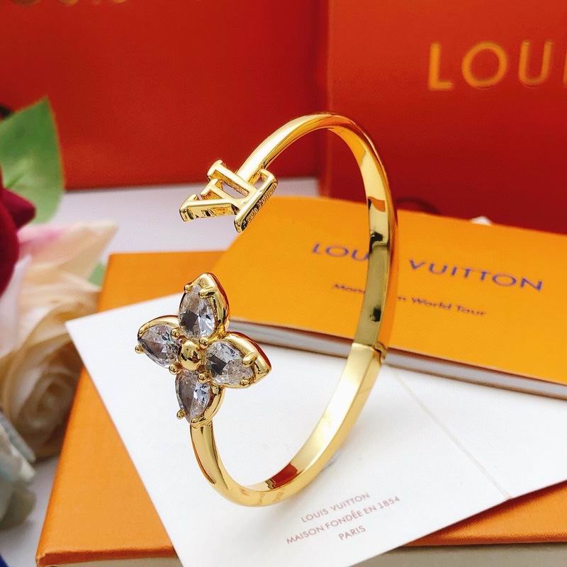 LV Bracelet 02yxs81 (2)