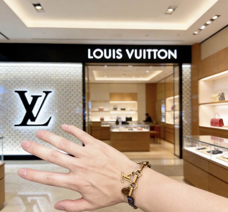 LV Bracelet 03yxs142 (1)