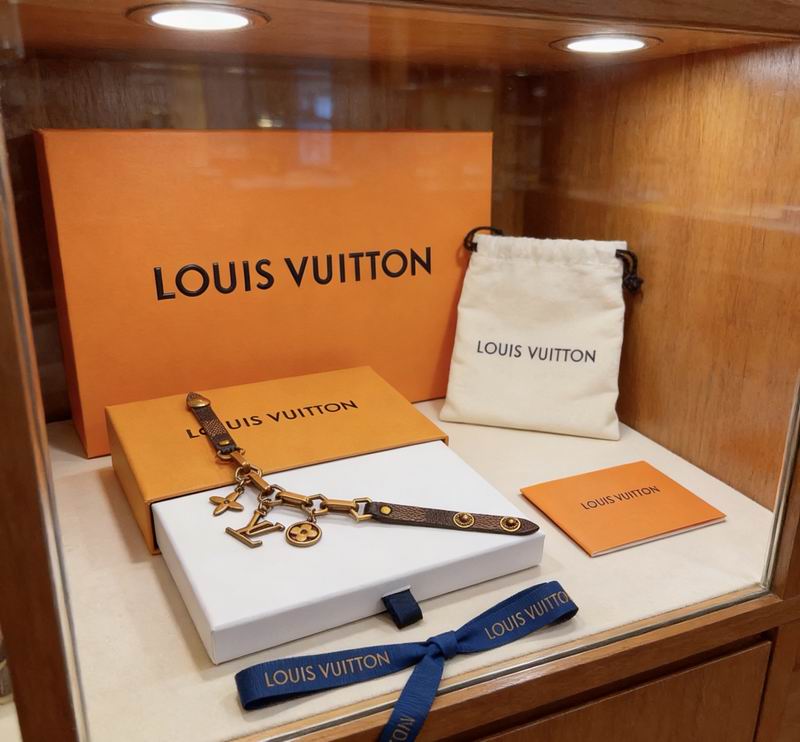 LV Bracelet 03yxs145 (1)