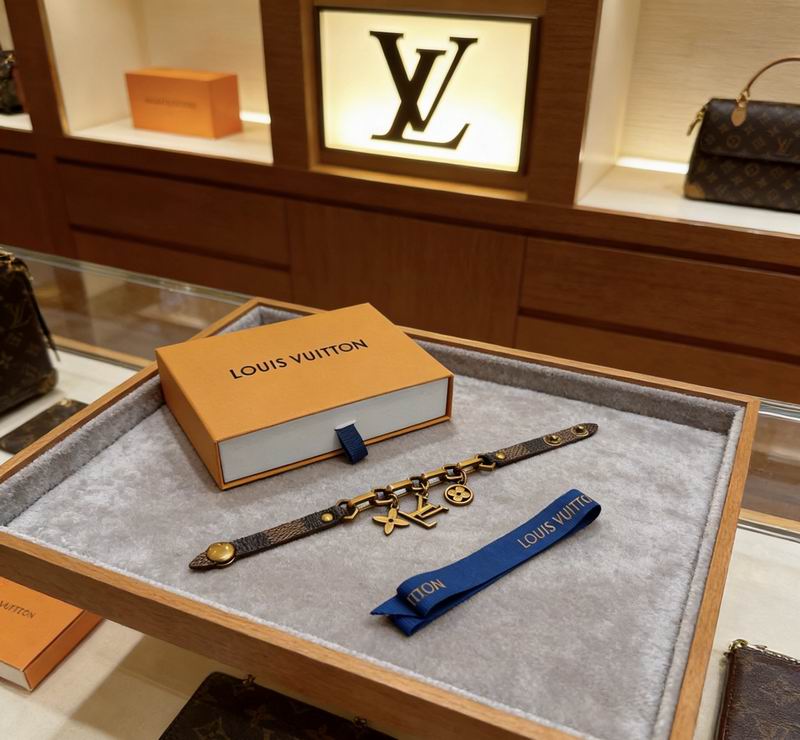 LV Bracelet 03yxs145 (5)