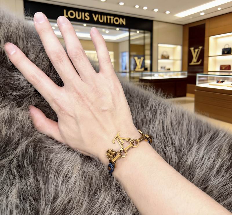 LV Bracelet 03yxs145 (8)