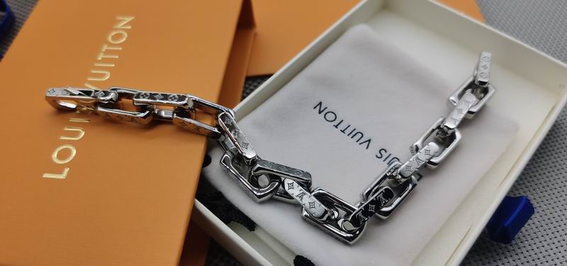 LV Bracelet 03yxs153 (4)
