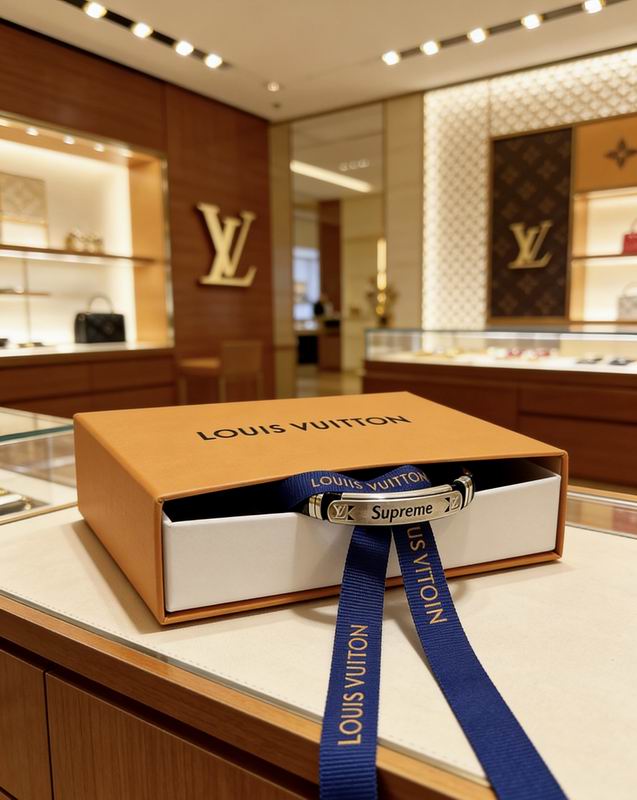 LV Bracelet 03yxs160 (3)