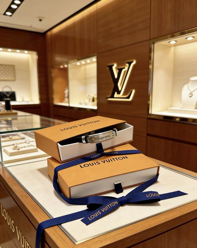 LV Bracelet 03yxs160 (4)