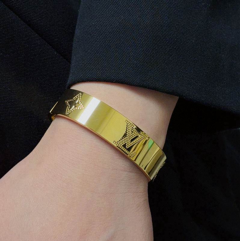 LV Bracelet 03yxs171 (1)