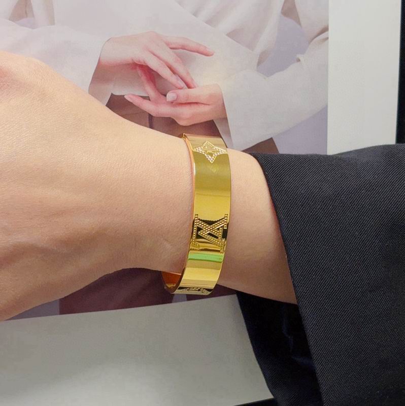 LV Bracelet 03yxs171 (2)