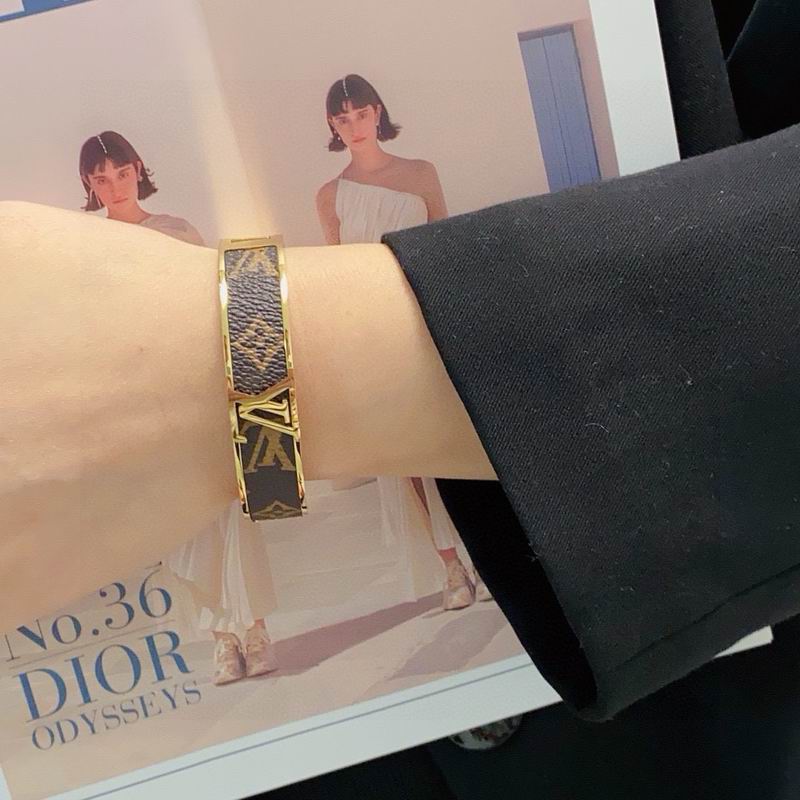LV Bracelet 03yxs172 (1)