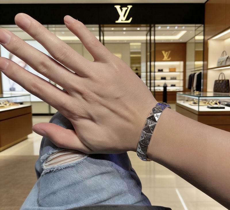 LV Bracelet 03yxs174 (6)