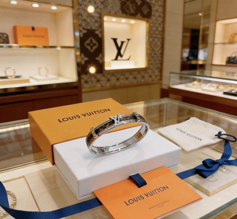 LV Bracelet 03yxs181 (1)