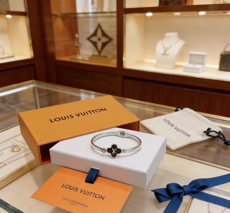LV Bracelet 03yxs183 (1)