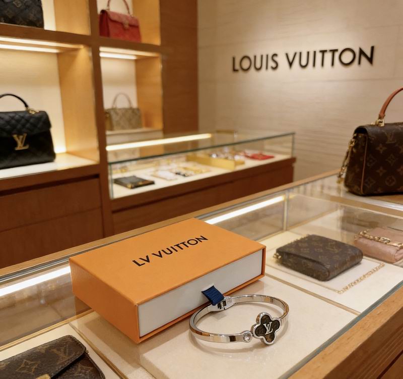 LV Bracelet 03yxs183 (5)