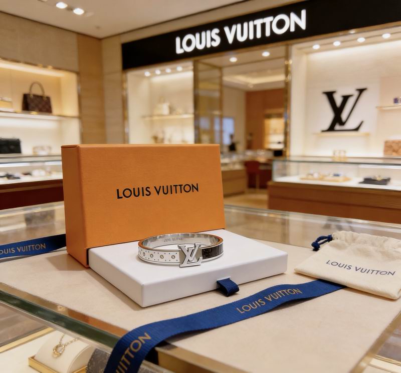 LV Bracelet 03yxs185 (4)