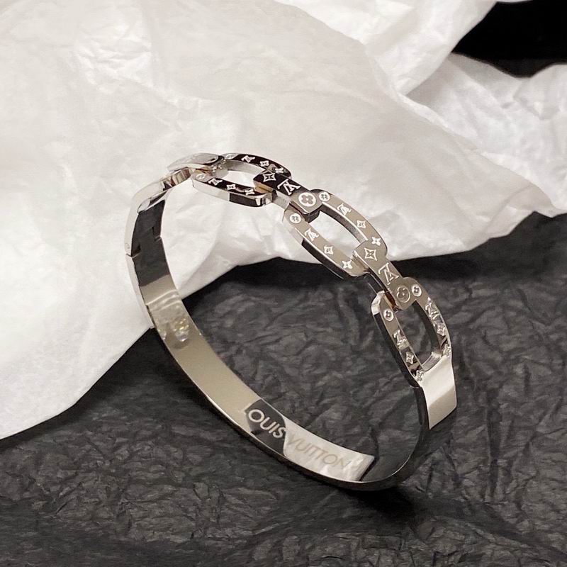 LV Bracelet 03yxs188 (5)