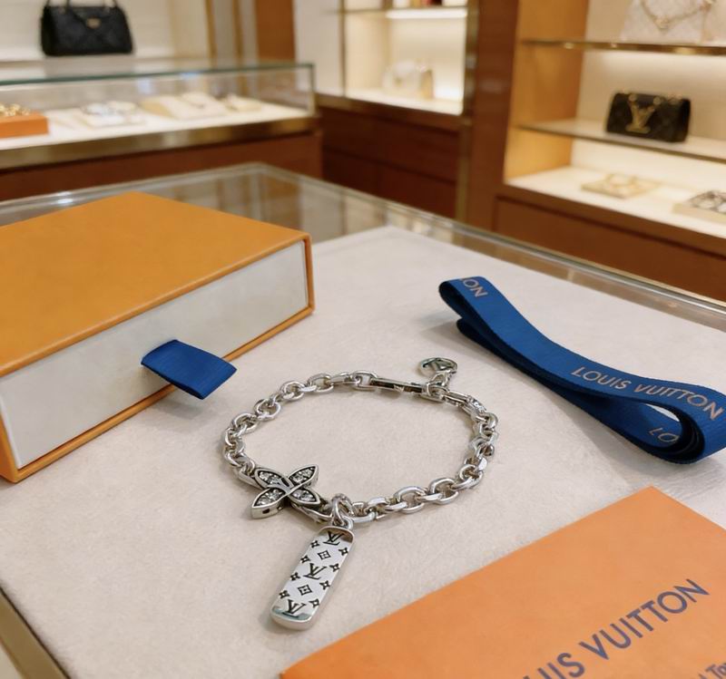 LV Bracelet 03yxs194 (1)