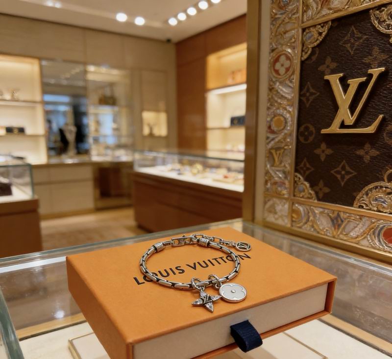 LV Bracelet 03yxs195 (5)
