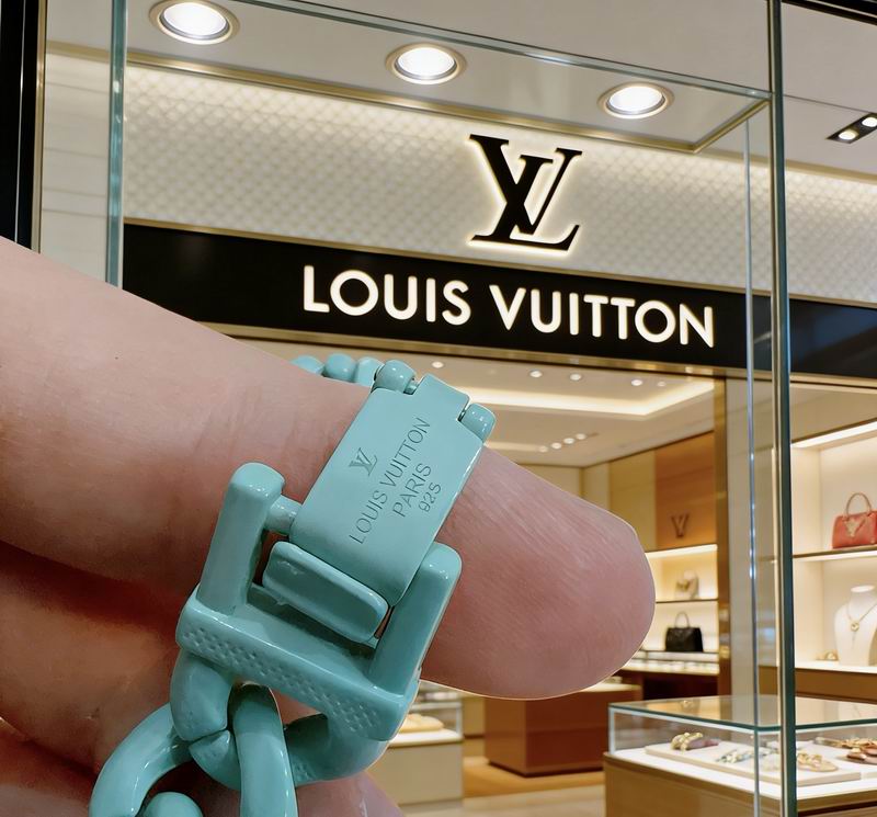 LV Bracelet 03yxs200 (14)