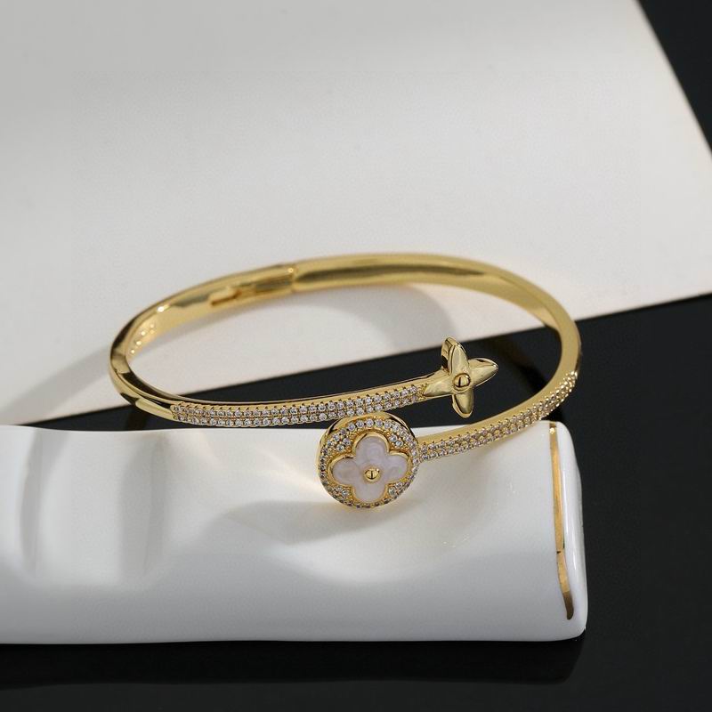 LV Bracelet 03yxs203 (4)