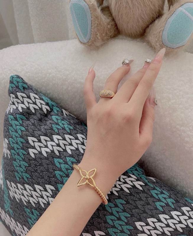LV Bracelet 03yxs206 (8)