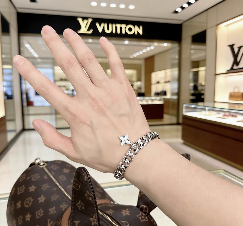 LV Bracelet 03yxs208 (5)