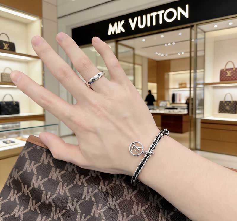 LV Bracelet 03yxs213 (4)