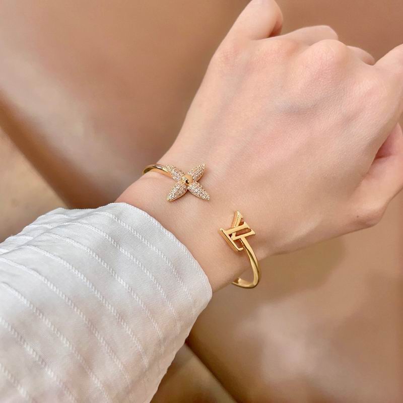 LV Bracelet 03yxs219 (2)