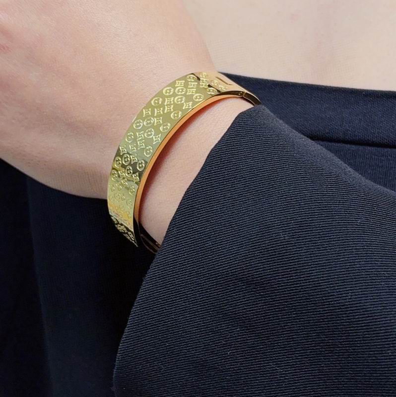 LV Bracelet 03yxs220 (1)