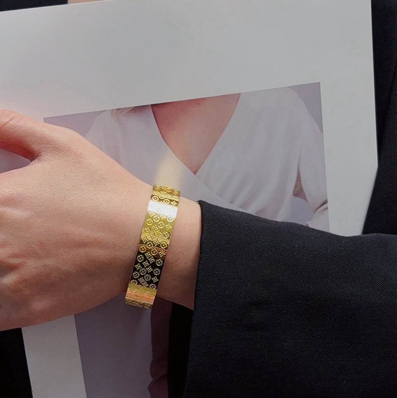 LV Bracelet 03yxs220 (2)