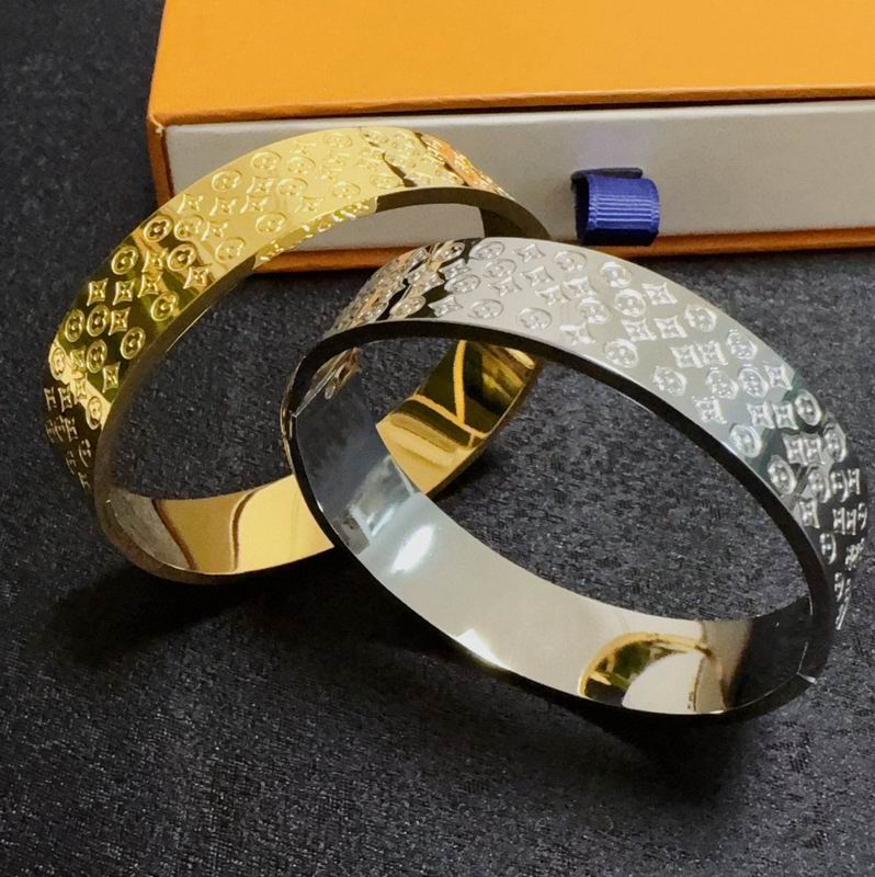 LV Bracelet 03yxs220 (3)